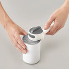 Abrelatas gris y blanco