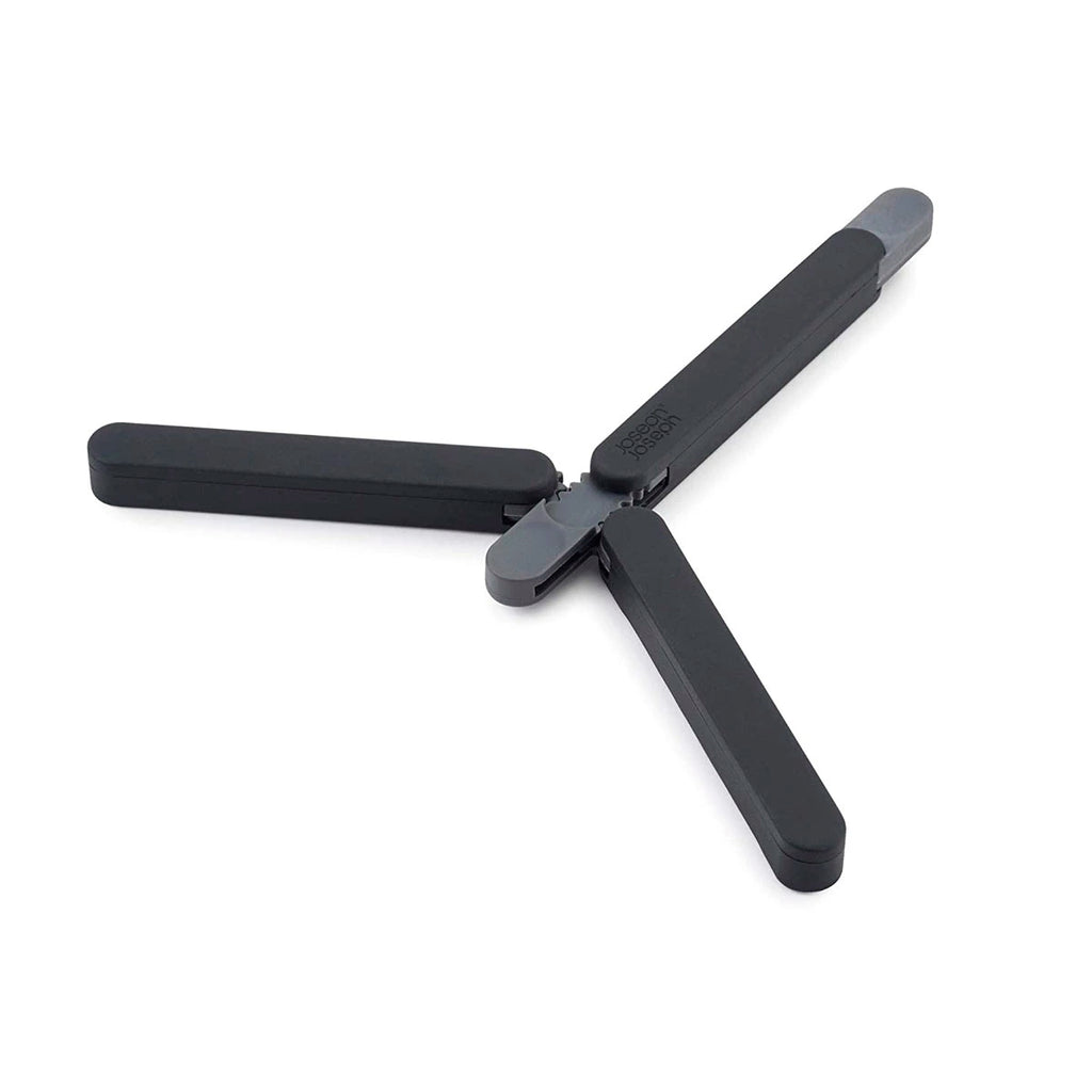 Apoya fuentes triangular negro