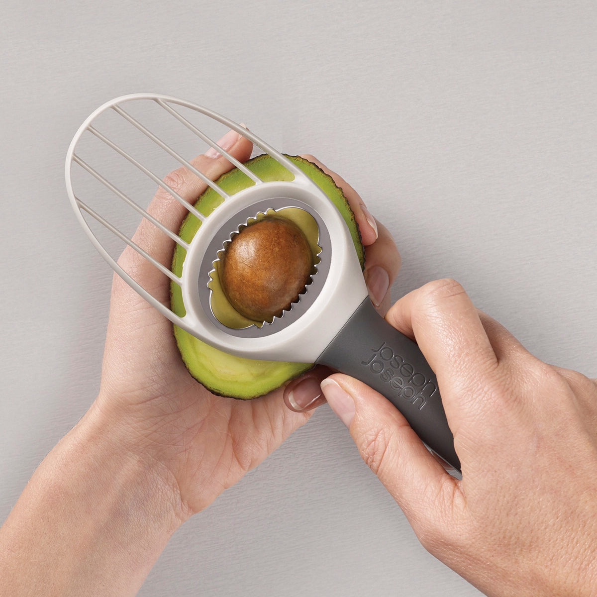 Utensilio 3 en 1 para paltas gris