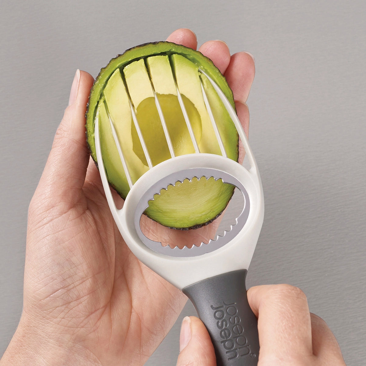 Utensilio 3 en 1 para paltas gris