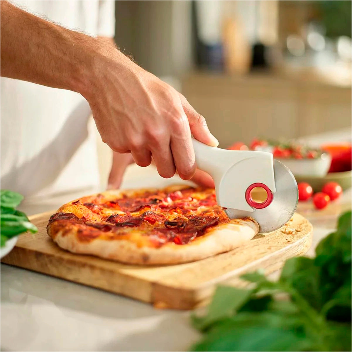 Cortador de pizza con mango
