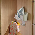 Soporte de pared para accesorios de planchado