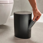 Cubo de basura negro con pedal de 5L