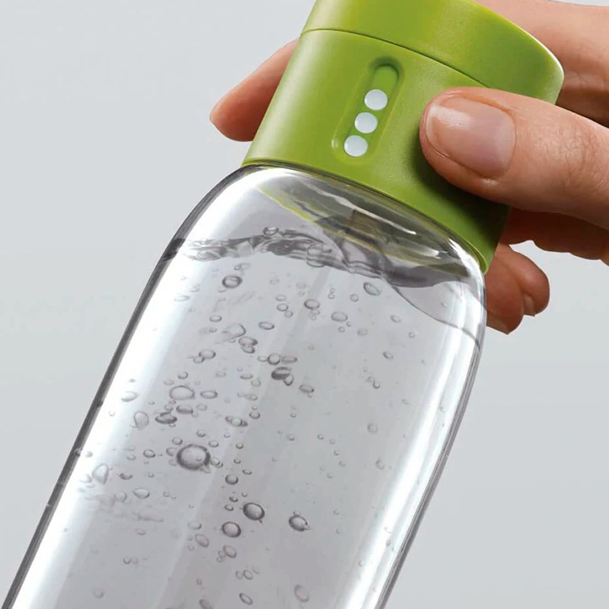Botella con tapa contadora verde