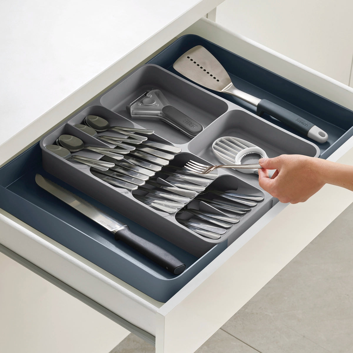 Organizador de cubiertos extensible gris