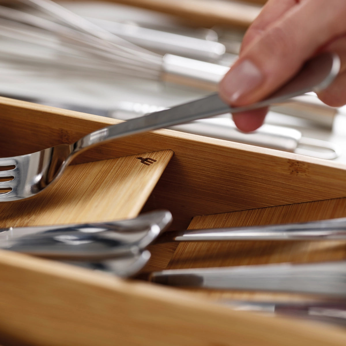 Organizador de cubiertos compacto de Bambú