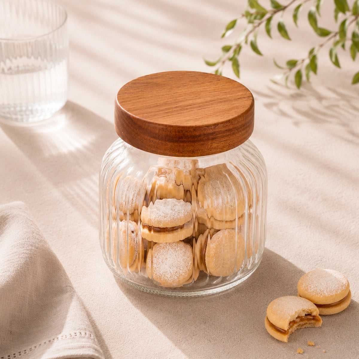 Recipiente de vidrio labrado con tapa de madera 500 ml
