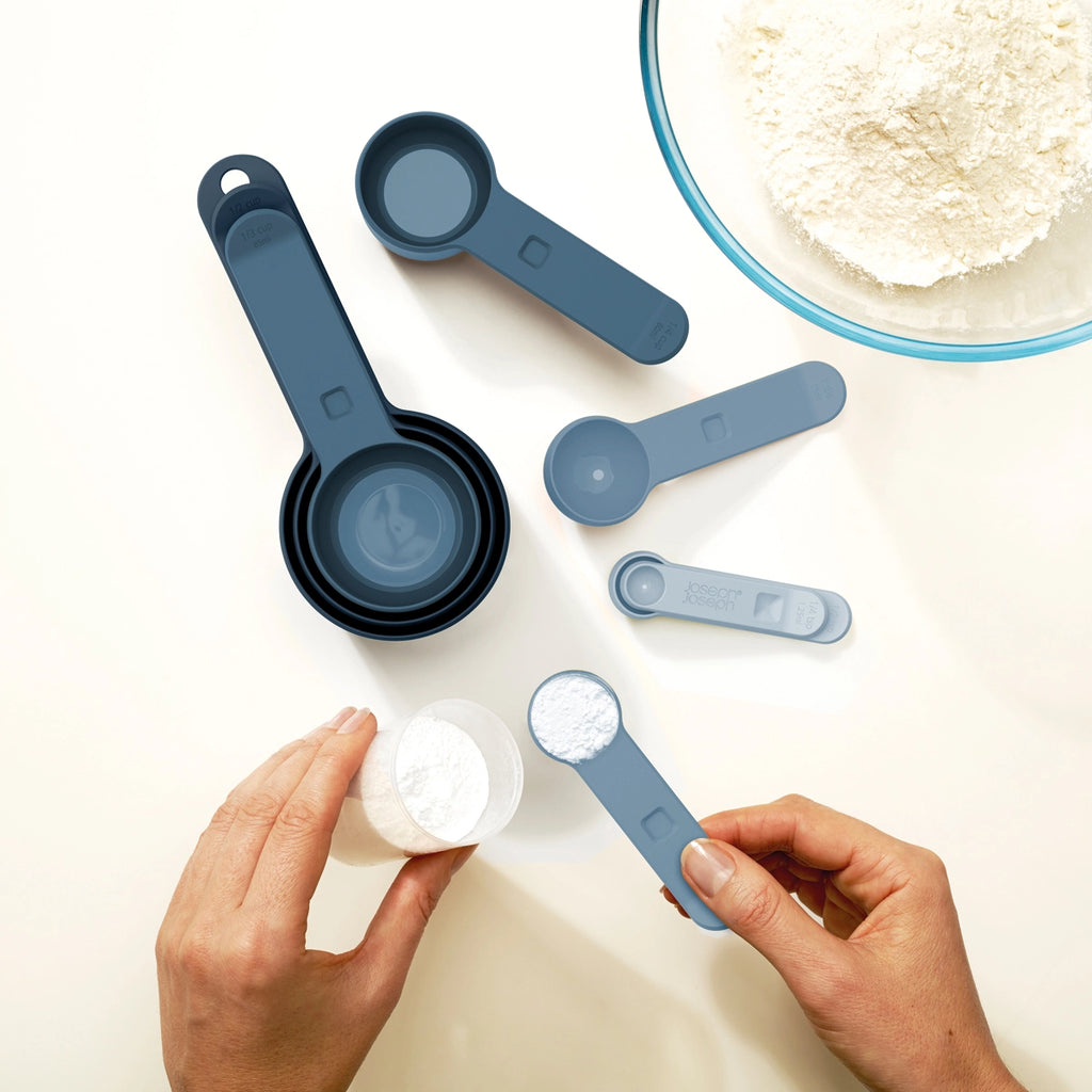 Juego de tazas y cucharas medidoras Nest tonos azul
