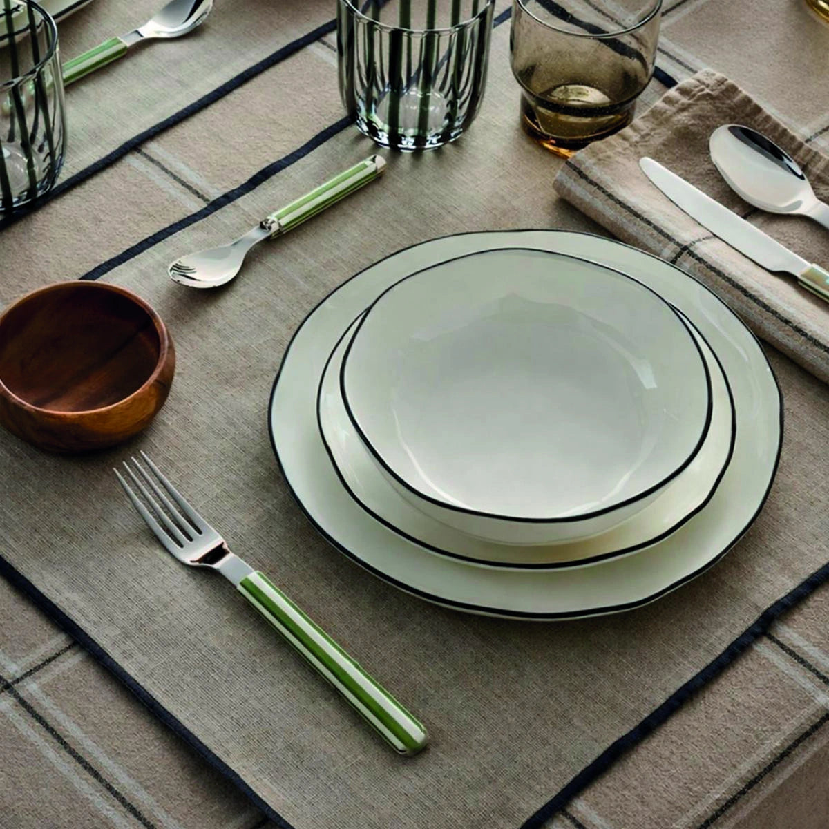 Set de 24 cubiertos mango a rayas verde y blanco